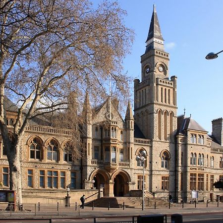 Spacious 2 Bedroom Apartment In Ealing Broadway 외부 사진
